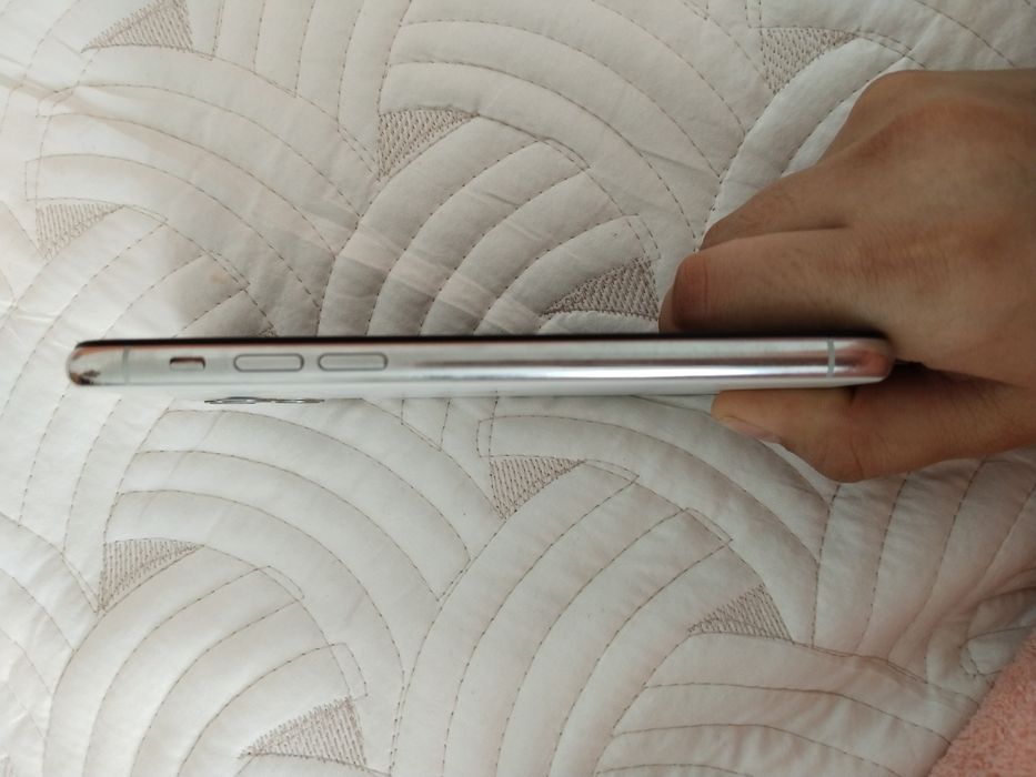 Продам Айфон 11 про.