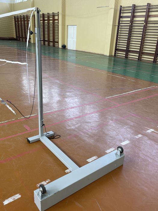 Stalpi badminton cu fileu inclus