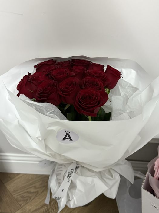 Цветы продаю розы