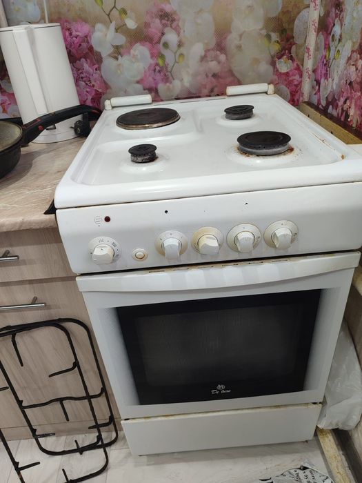 Продам газ плиту Deluxe