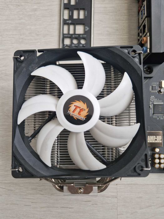 Placă de bază Gigabyte GA‑Z270X Ultra Gaming LGA1151 + Cooler Thermaltake(bonus) – stare excelentă