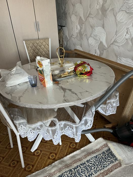 Стол со 6 ти стулями