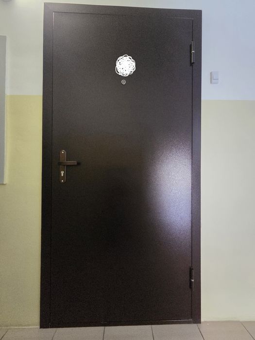 Продам входную дверь