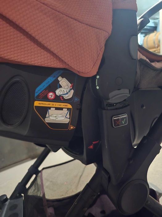 Бебешка количка Jane Kendo  (2в1, кош за новородено + столче за кола)