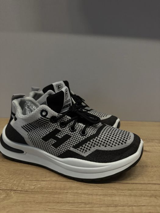 Новые кроссовки