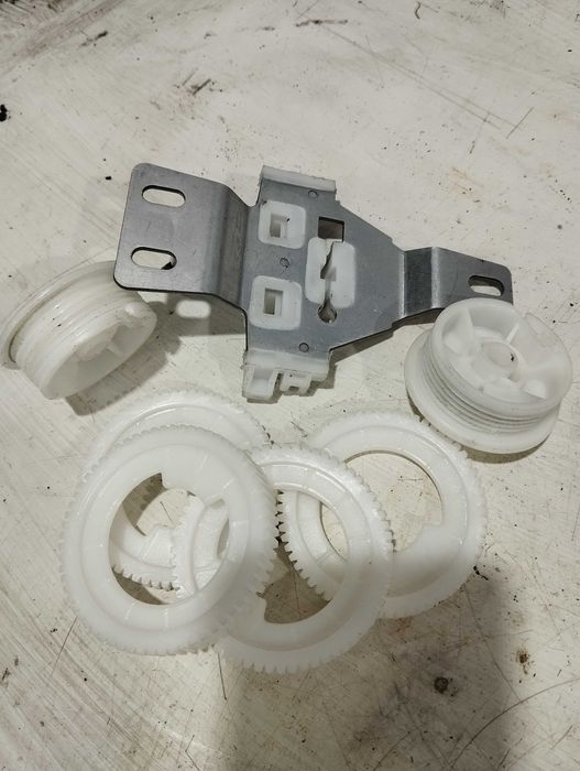 Ремонт стеклоподъёмников,люков.