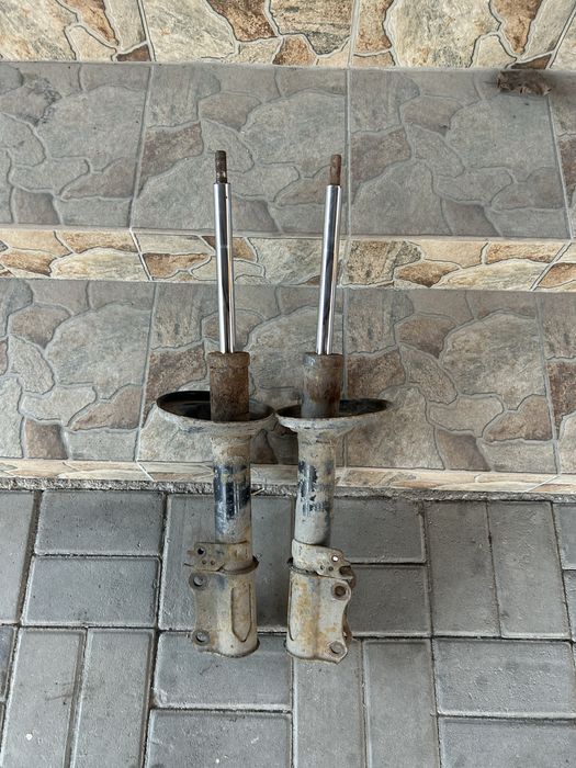 Задние амортизаторы карина е