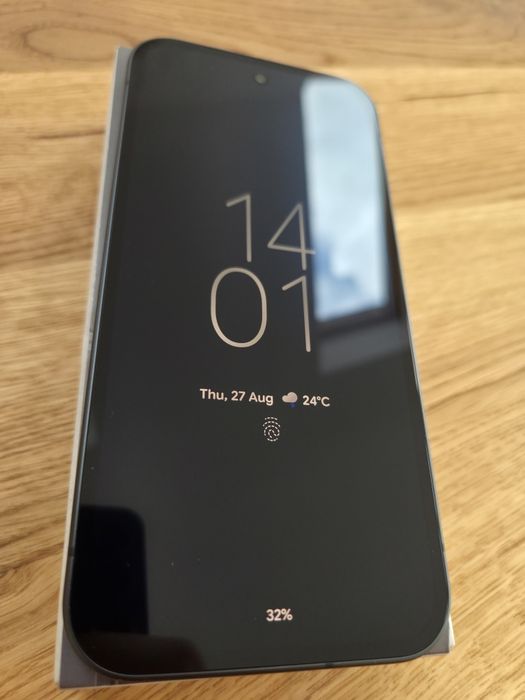 Vând Google Pixel 10a 128GB + Husă Originală Google (Fog)