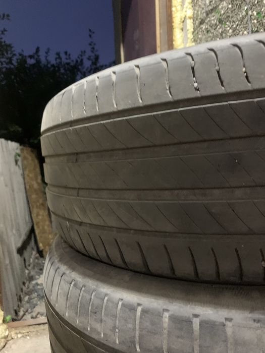 Продам летнию резину 215/45/17