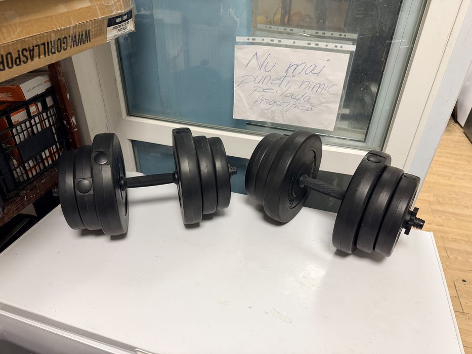 Gantere reglabile noi set 40 kg. 20 kg+20 kg=40 kg. Pret 300 lei