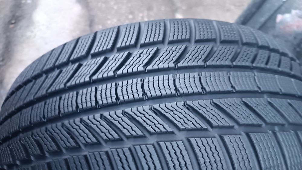 245/40/19 Continental