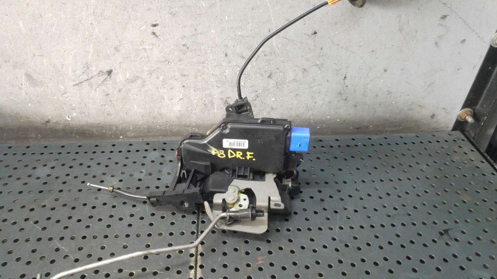 Broasca usa dreapta fata audi a8 d3 4e2 4e8 4e2837016