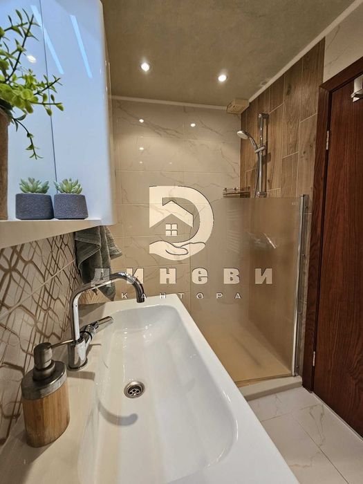 Продава се Тристаен апартамент в Стара Загора, Център - 131 кв.м за 1146 €/кв.м - Снимка #8