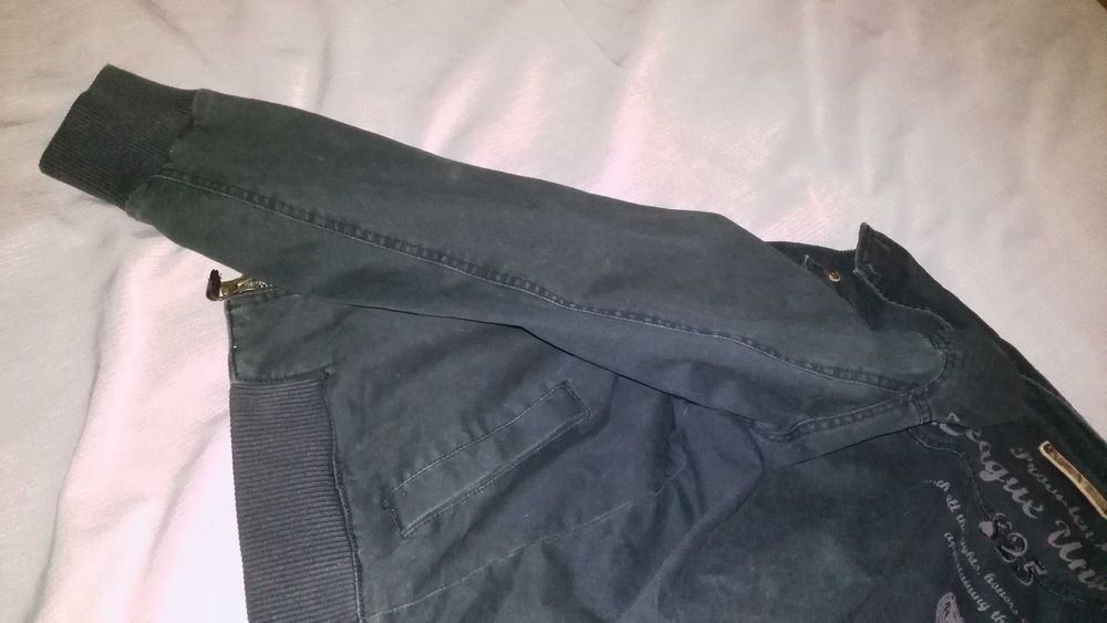 Geaca blugi FOX Marime M stare foarte buna + Tricou 100%Bumbac Verde