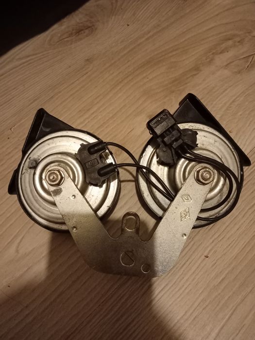 Vând claxone perechi de Dacia Logan