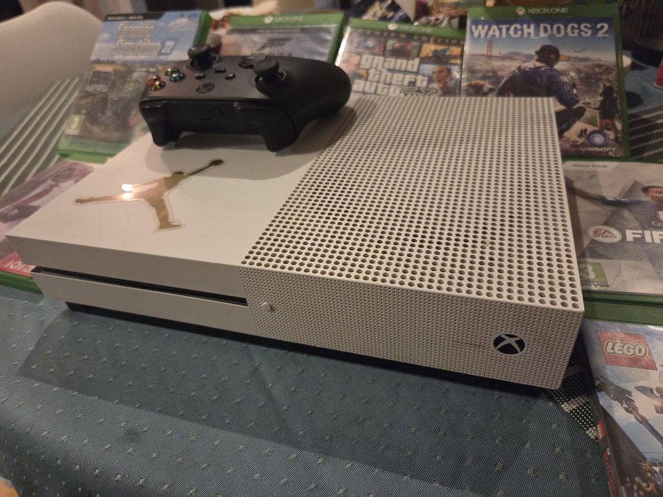 Vând Xbox One S stare bună