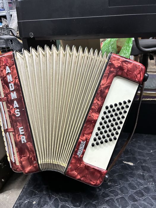 Acordeon Weltmeister cu 48 de basi