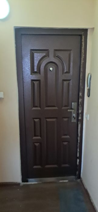 Срочна продаётся 1 комнатная квартира  в 5/1Б 9 этажка  3 этаж