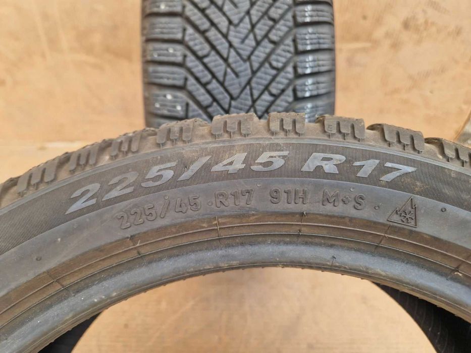2 Pirelli R17 225/45
Зимни гуми 
DOT3422