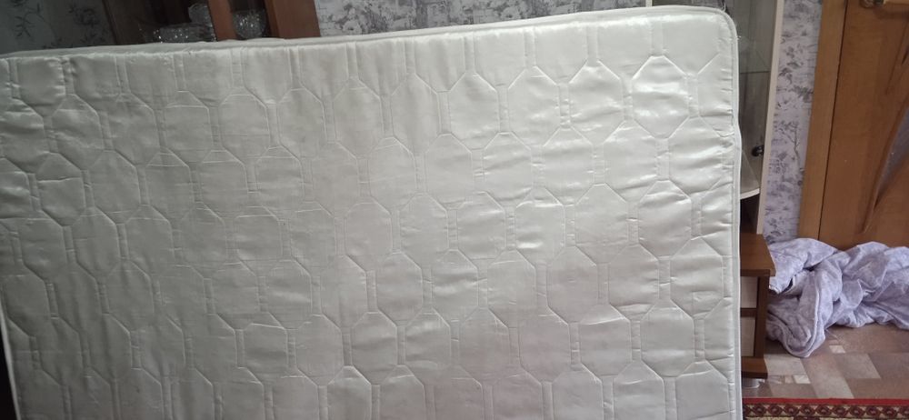 Матрас в хорошем состоянии