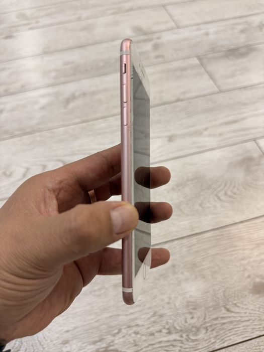 Продам Айфон 7+ 128гига