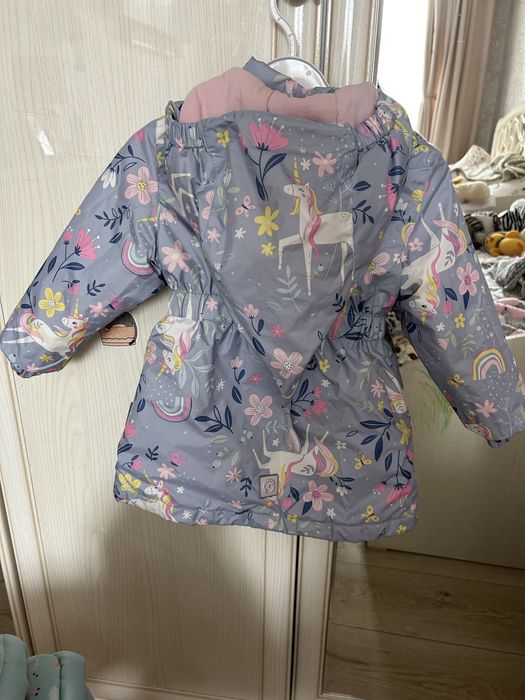 Продам куртку детскую на девочку