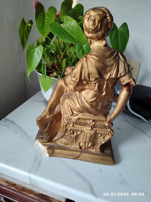 Продам статуэтку в античном стиле