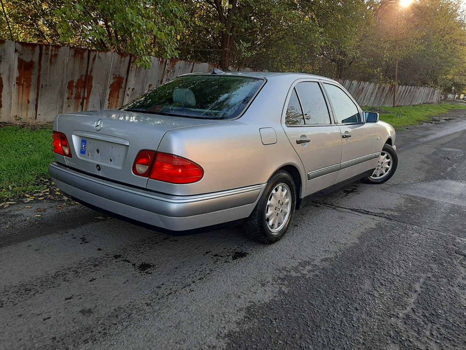 Mercedes E220d 95к.с