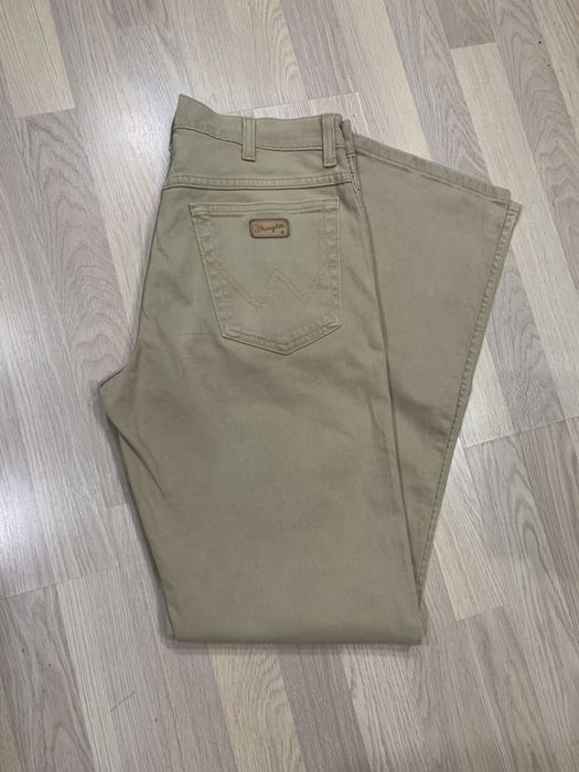 Оригинални мъжки дънки Wrangler размерът е 33