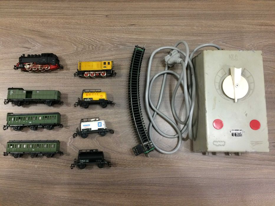 Влакчета Пико, 2 комплекта, в мащаб ТТ + захранвания.