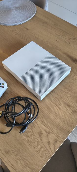 Xbox One S / 1 TB