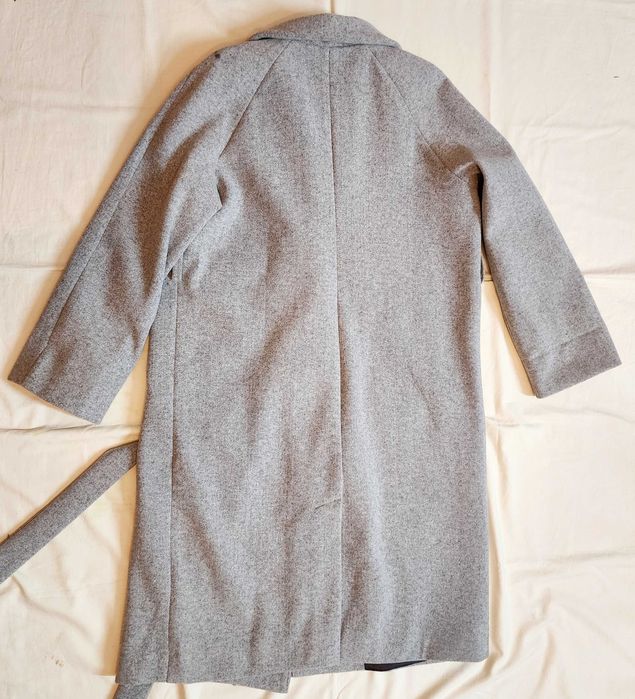 Новое стильное светло-серое пальто