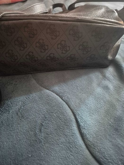 Дамска кожена раница Guess
