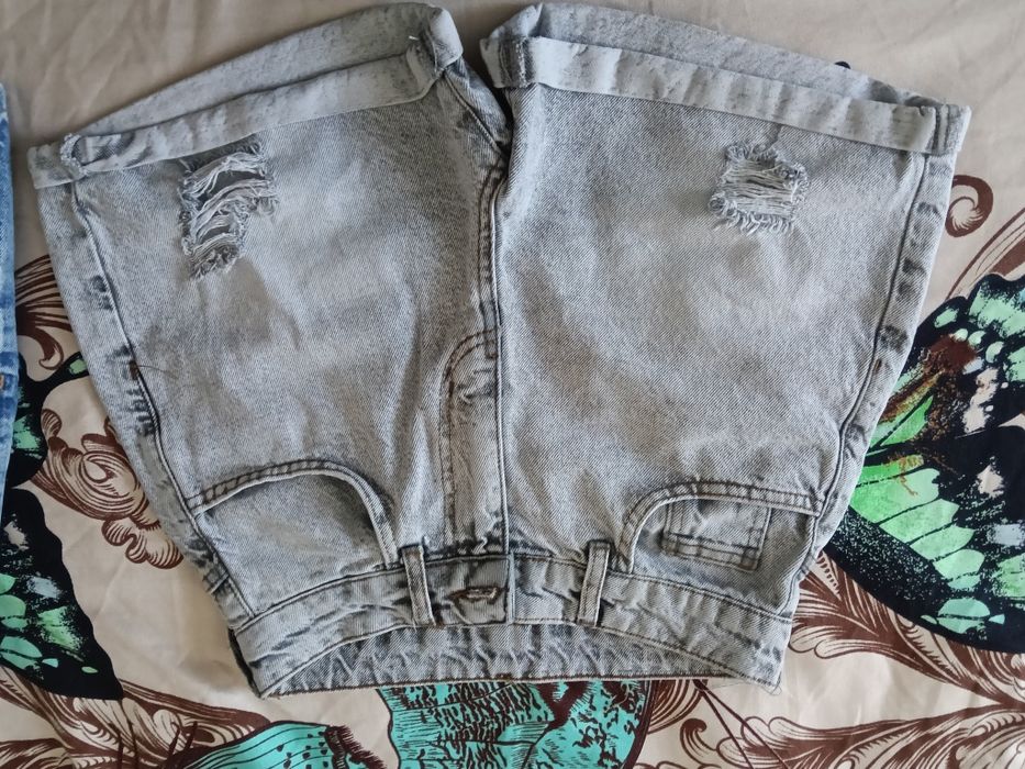 Pantaloni scurți noi