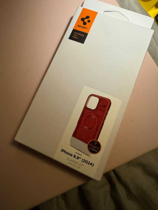 Калъф Spigen Classic C1 MagFit за iPhone 16 Pro, рубинено червен
