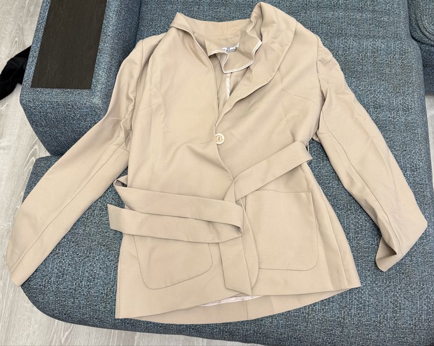Пиджак молочного цвета со штанами