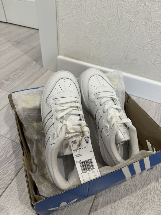 Кроссовки Adidas