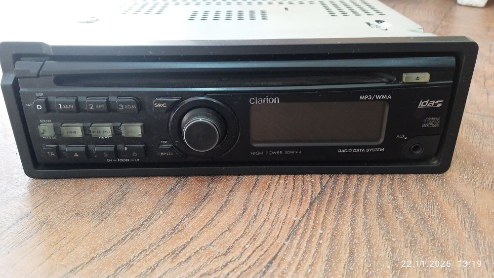 Продае́тся автомагнитолла Clarion
