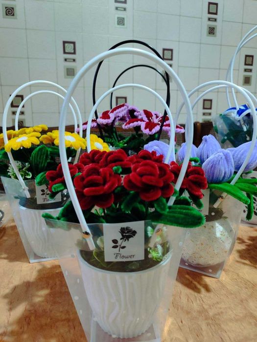 Цветы искусственные из синельной проволоки в горшках