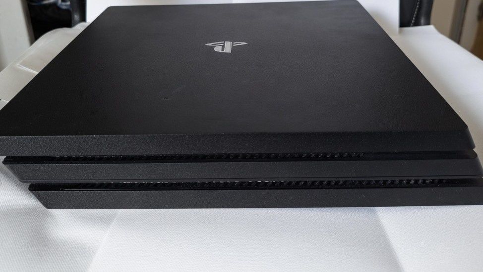 PS4 Pro + controller + jocuri