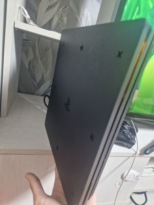 Продам Ps4 Pro с играми