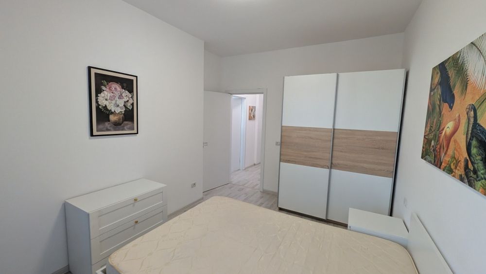 Închiriez apartament cu doua camere!