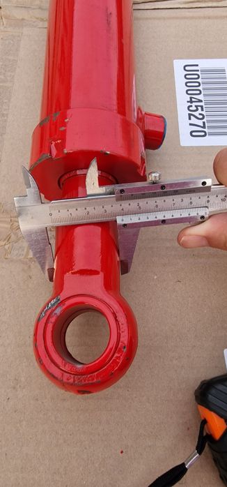 Cilindru hidraulic lungime 750 mm deschide 500 mm bolturi diametru 30