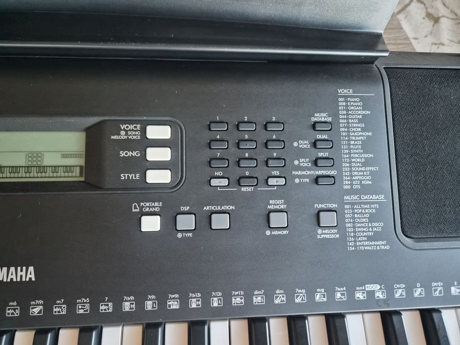 Синтезатор YAMAHA PSR E-373