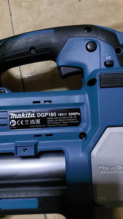 Masina de gresat pe acumulator Makita DGP180Z