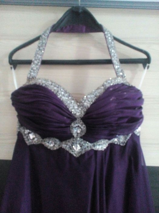 Продавам много запазена абитуриентска рокля