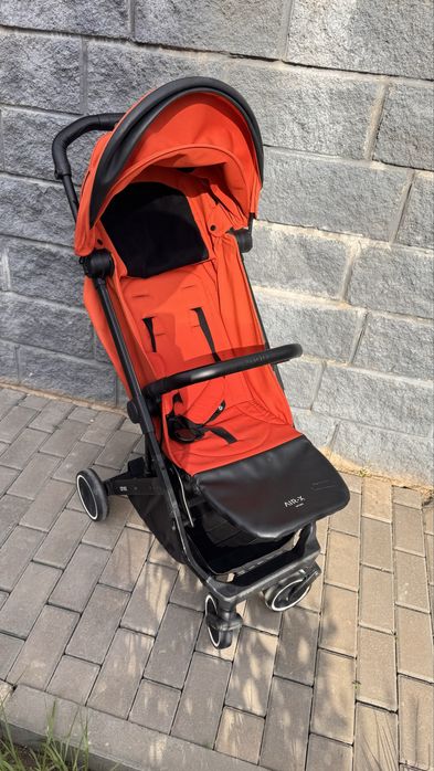 Продам коляску anex air -x