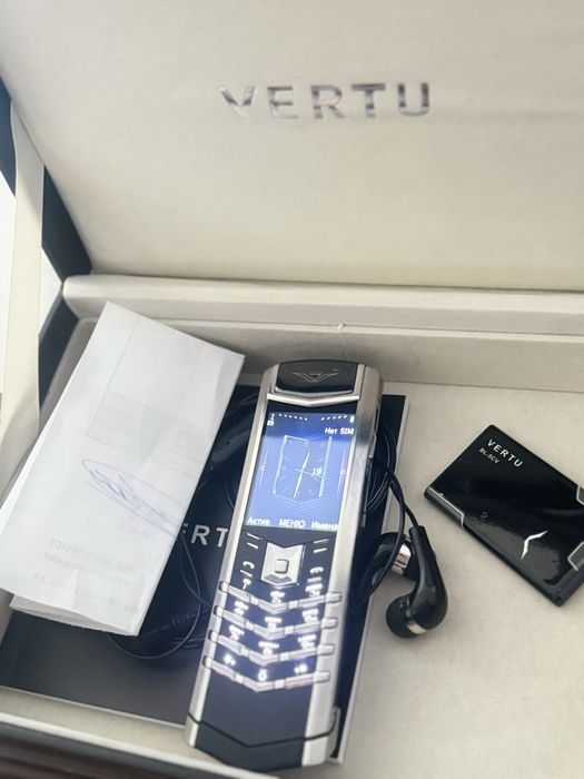 Vertu телефон. В идеал ном состоянии.