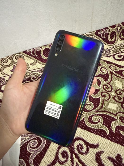 Samsung A70 смартфон