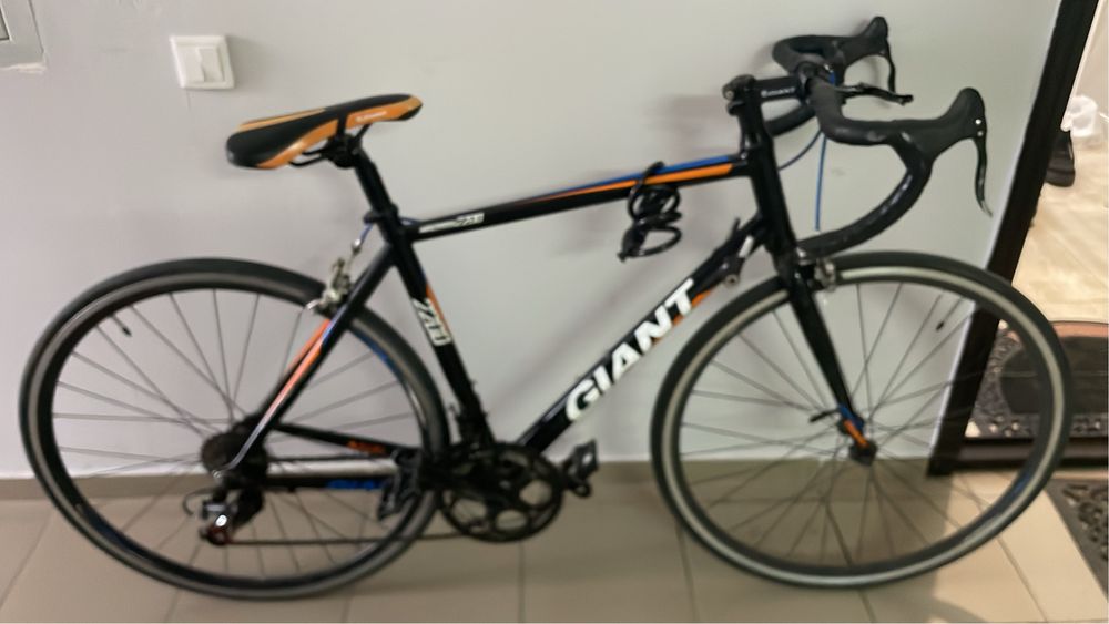 Продаю шоссейный велосипед Giant